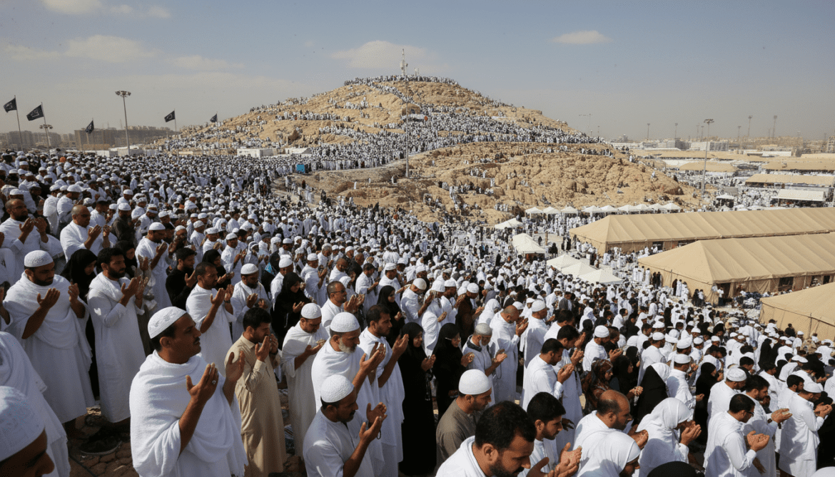 Hajj pilgrims gather on Mount Arafat to pray on Day of Arafah