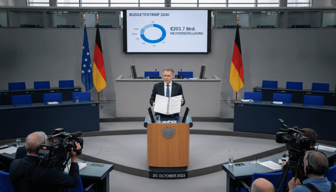 Klingbeil unveils €203.7bn German budget borrowing plan through 2030